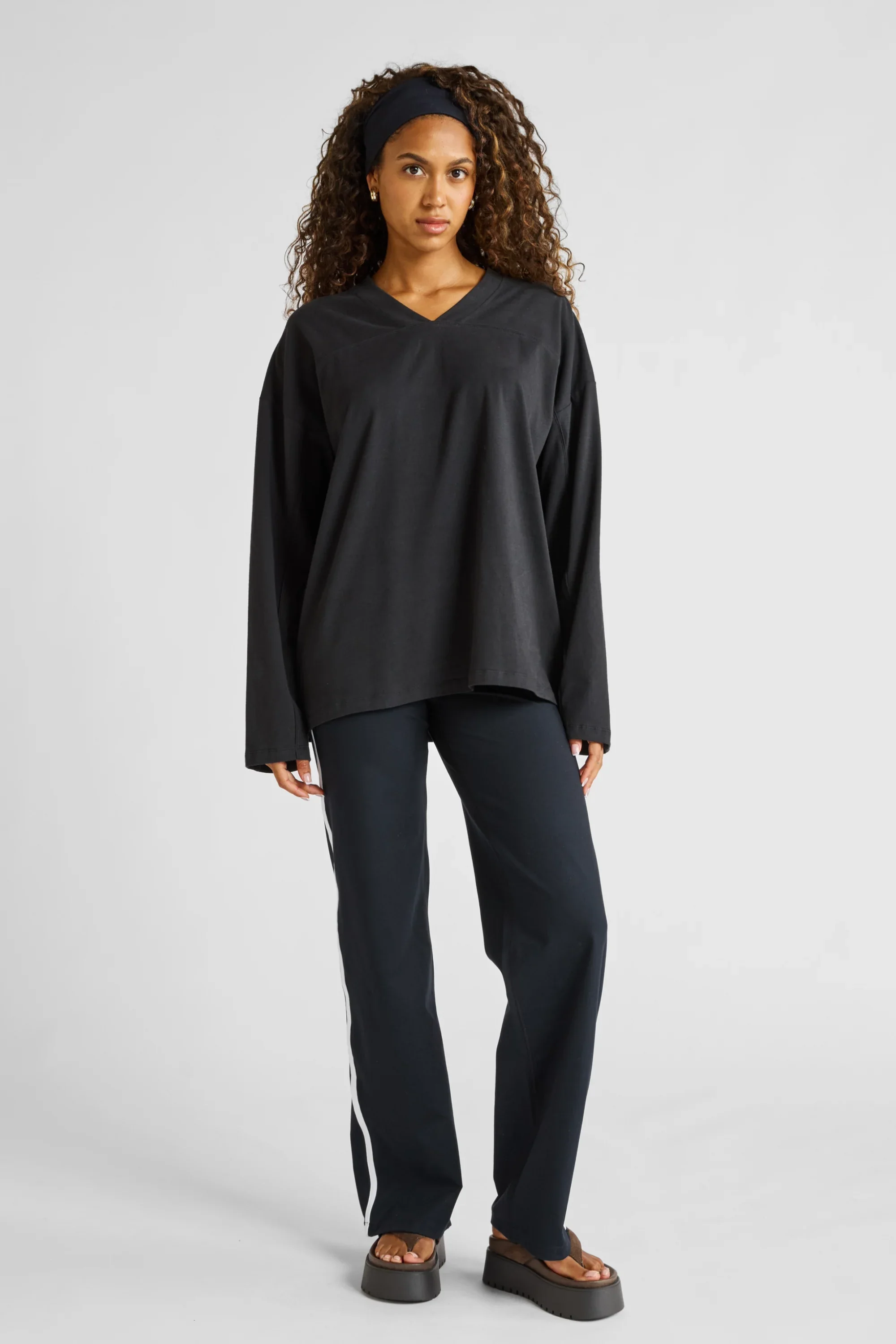 Oversized V-Neck Long Sleeve - Black - Image 4