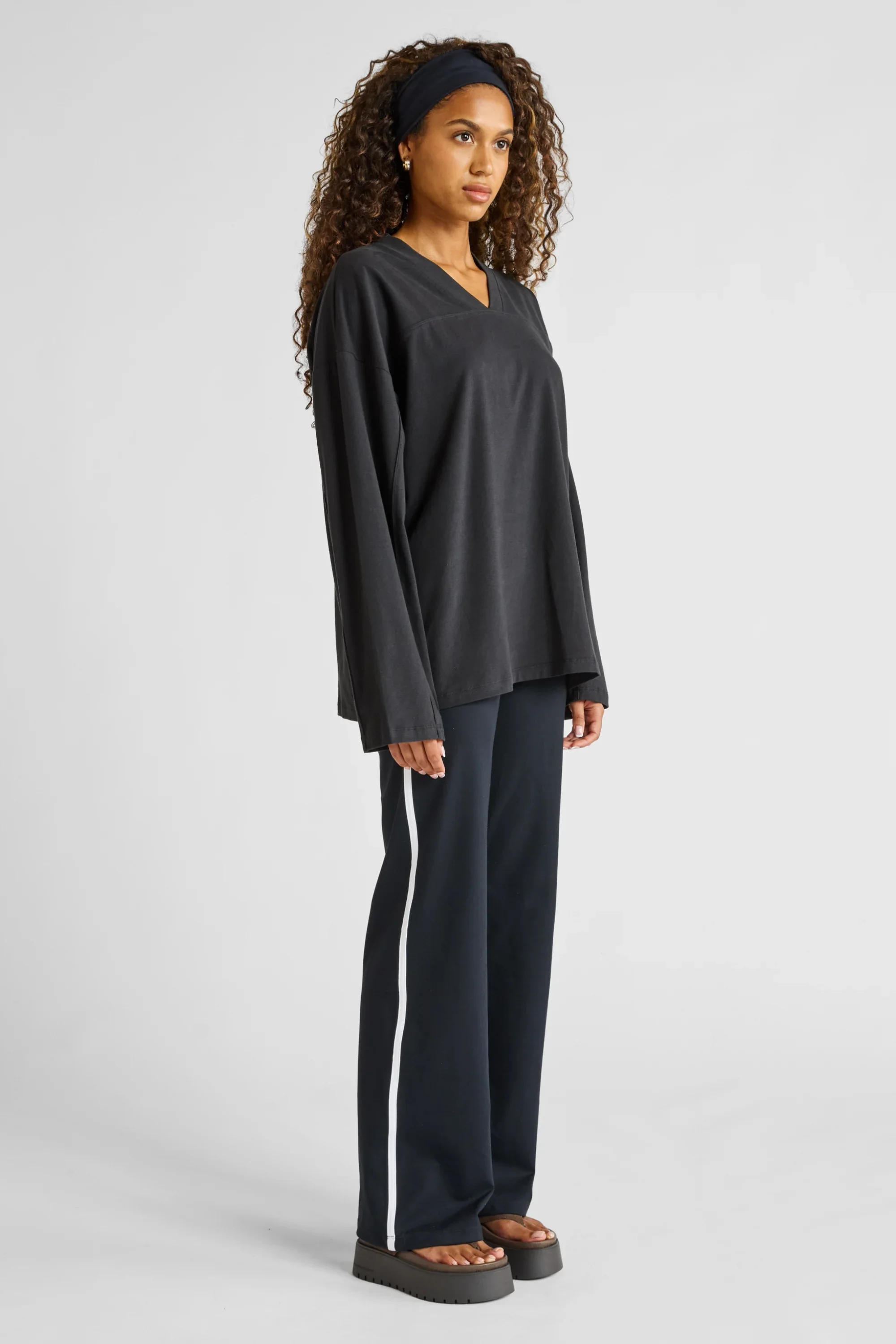 Oversized V-Neck Long Sleeve - Black - Image 5