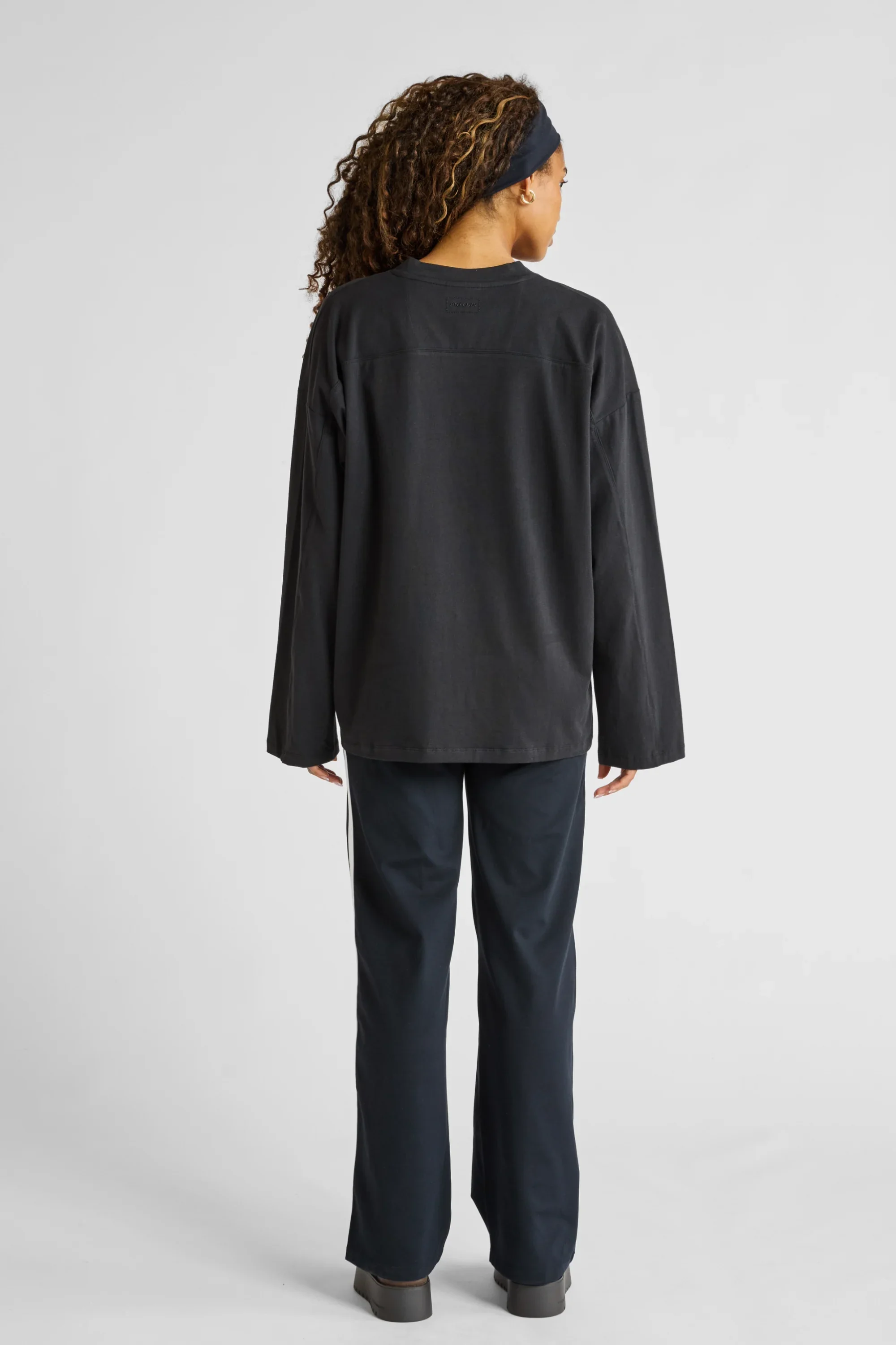 Oversized V-Neck Long Sleeve - Black - Image 6