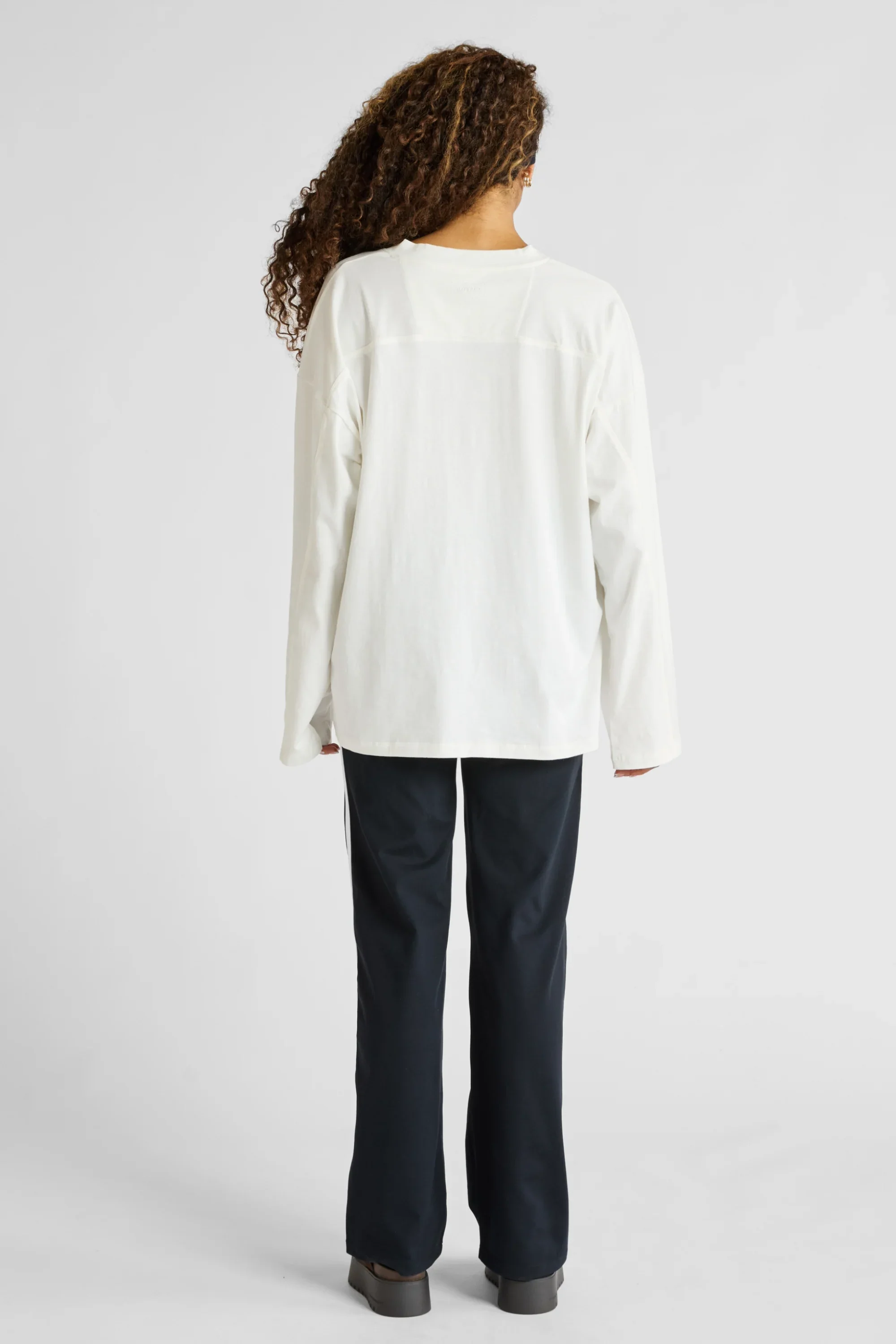 Oversized V-Neck Long Sleeve - Chalk - Image 7